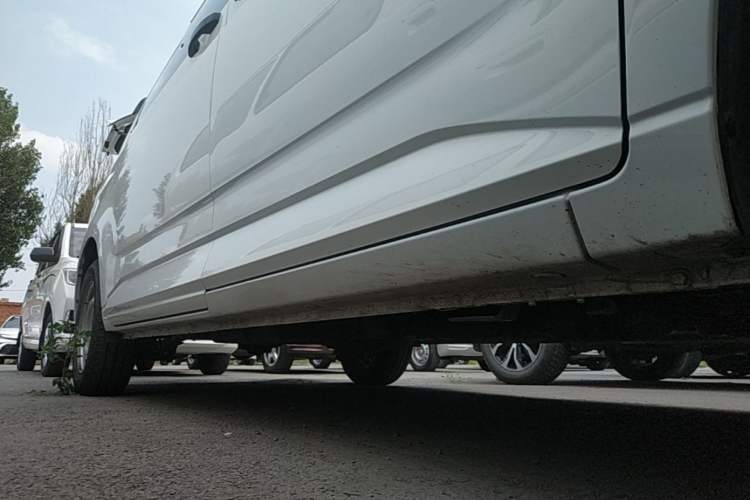 Used Wuling Zhengcheng 2021 1.5T Manual Comfort Version Right Side Sill