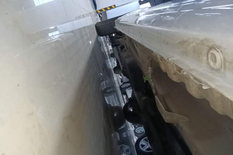 Used Wuling Zhengcheng 2021 1.5T Manual Luxury Version Right Side Sill