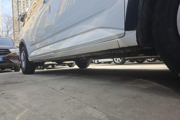 Used Wuling Zhengcheng 2021 1.5T Manual Luxury Version Right Side Sill