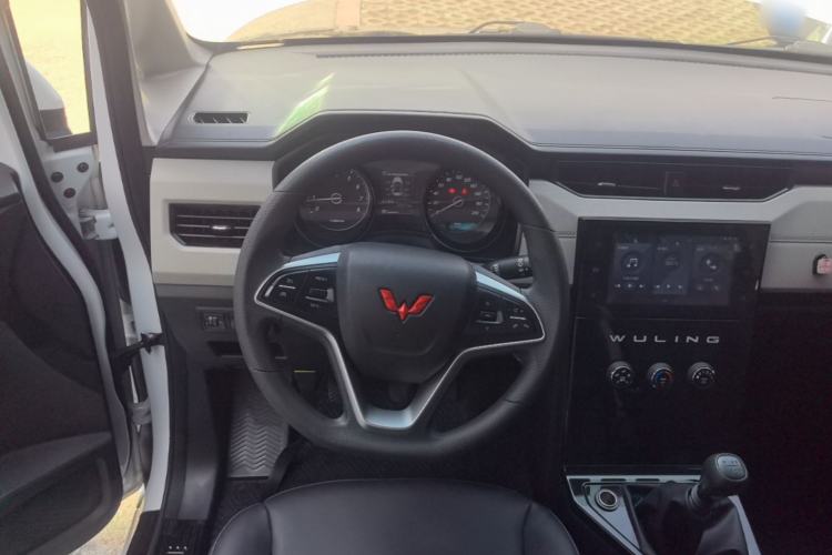 Used Wuling Zhengcheng 2021 1.5T Manual Luxury Version Steering Wheel