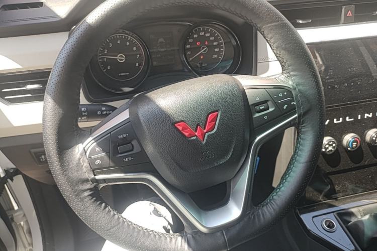 Used Wuling Zhengcheng 2021 1.5T Manual Luxury Version Steering Wheel