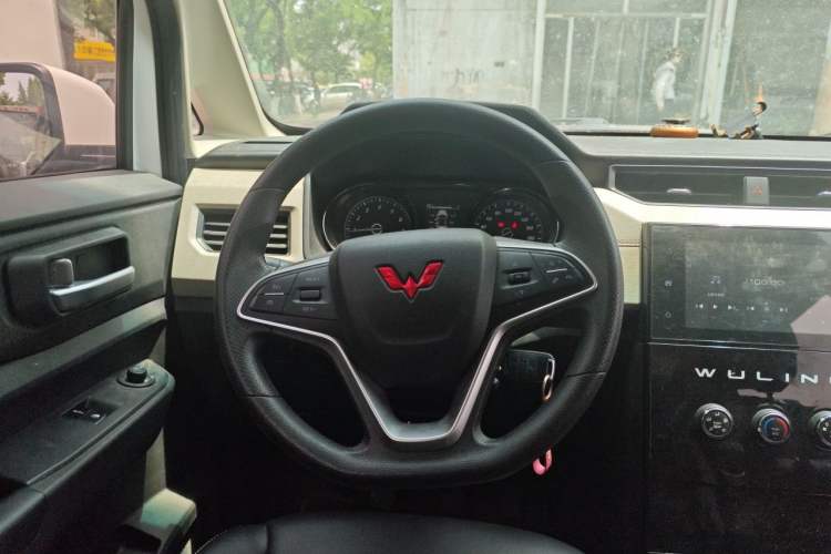 Used Wuling Zhengcheng 2021 1.5T Manual Luxury Version Steering Wheel