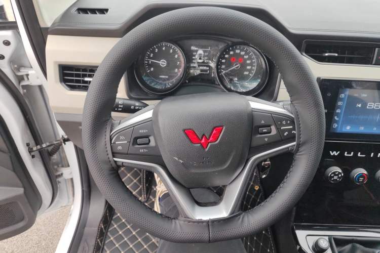 Used Wuling Zhengcheng 2021 1.5T Manual Luxury Version Steering Wheel