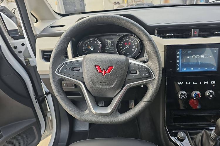Used Wuling Zhengcheng 2021 1.5T Manual Luxury Version Steering Wheel
