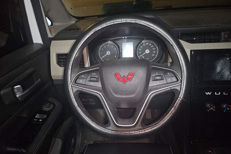 Used Wuling Zhengcheng 2021 1.5T Manual Luxury Version Steering Wheel