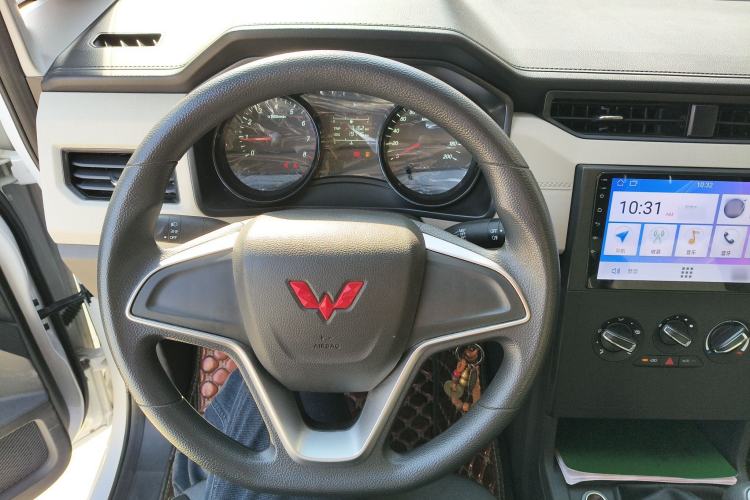 Used Wuling Zhengcheng 2021 1.5T Manual Comfort Version with Enclosed Windows Steering Wheel
