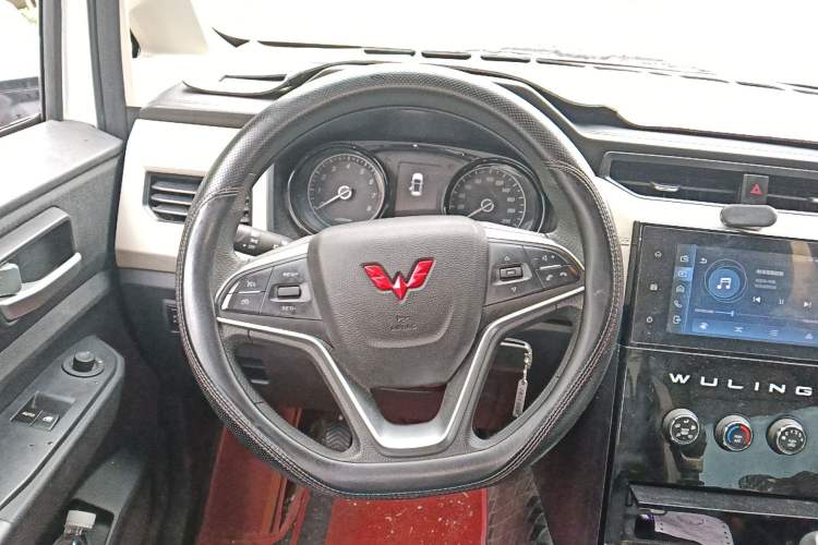 Used Wuling Zhengcheng 2021 1.5T Manual Luxury Version Steering Wheel