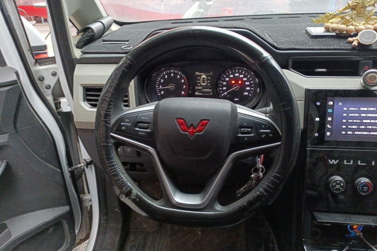 Used Wuling Zhengcheng 2021 1.5T Manual Luxury Commercial Vehicle Steering Wheel