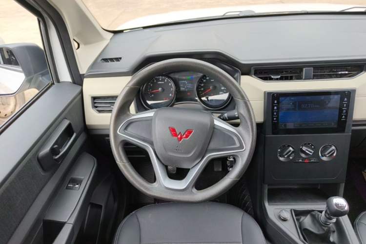 Used Wuling Zhengcheng 2021 1.5T Manual Comfort Version Steering Wheel