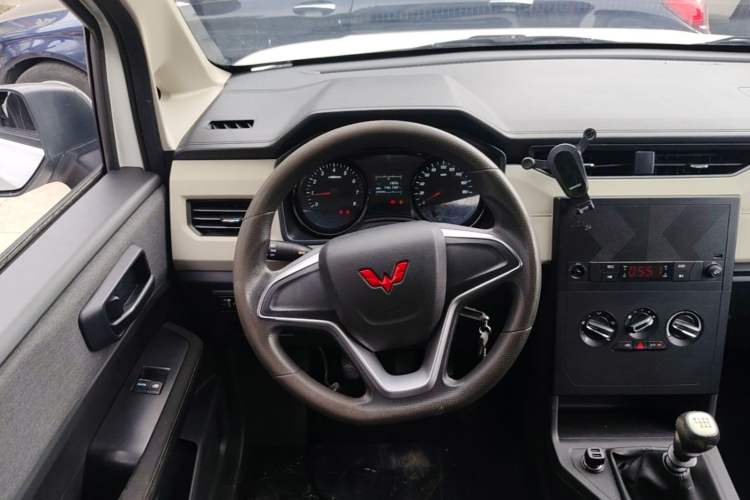 Used Wuling Zhengcheng 2021 1.5T Manual Comfort Version Steering Wheel