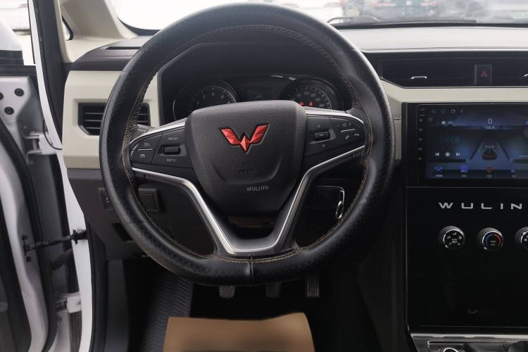 Used Wuling Zhengcheng 2021 1.5T Manual Luxury Version Steering Wheel
