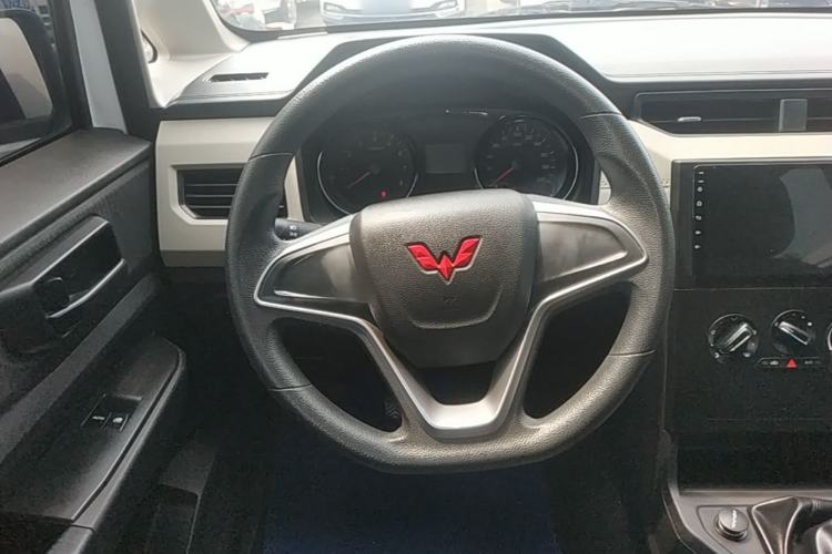 Used Wuling Zhengcheng 2021 1.5T Manual Comfort Version Steering Wheel