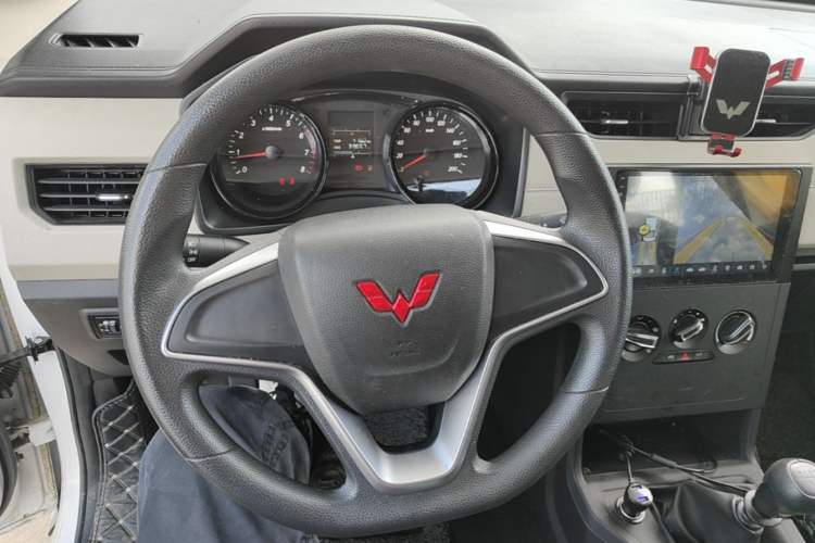 Used Wuling Zhengcheng 2021 1.5T Manual Comfort Version Steering Wheel