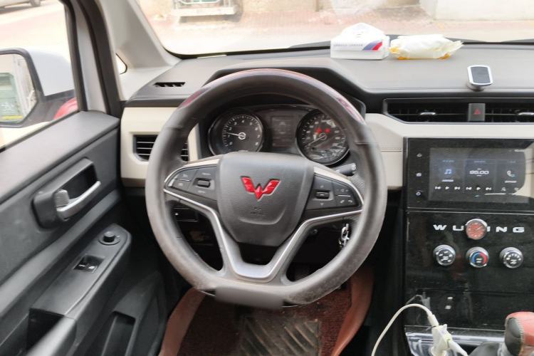 Used Wuling Zhengcheng 2021 1.5T Manual Luxury Version Steering Wheel