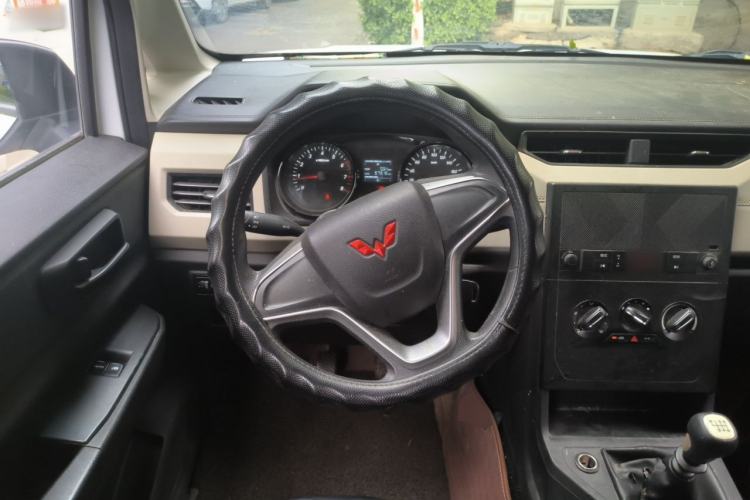 Used Wuling Zhengcheng 2021 1.5T Manual Comfort Version Steering Wheel