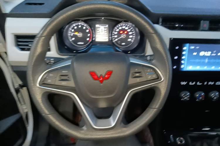 Used Wuling Zhengcheng 2021 1.5T Manual Luxury Version Steering Wheel