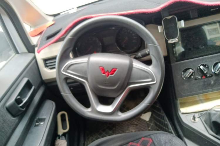 Used Wuling Zhengcheng 2021 1.5T Manual Comfort Version Steering Wheel