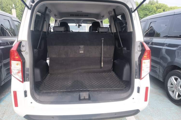 Used Wuling Zhengcheng 2021 1.5T Manual Luxury Version Trunk