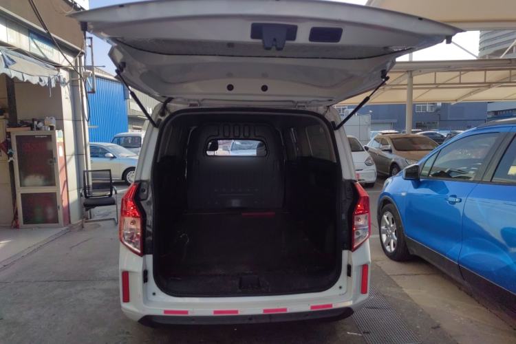 Used Wuling Zhengcheng 2021 1.5T Manual Comfort Version with Enclosed Windows Trunk