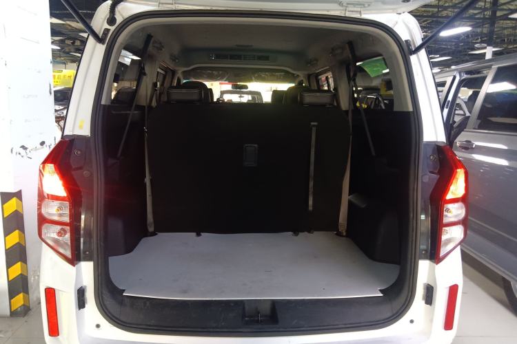 Used Wuling Zhengcheng 2021 1.5T Manual Luxury Version Trunk