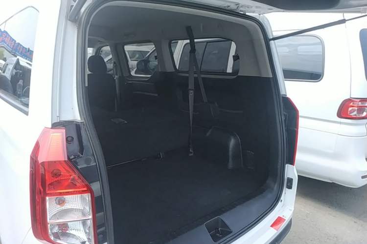Used Wuling Zhengcheng 2021 1.5T Manual Comfort Version Trunk