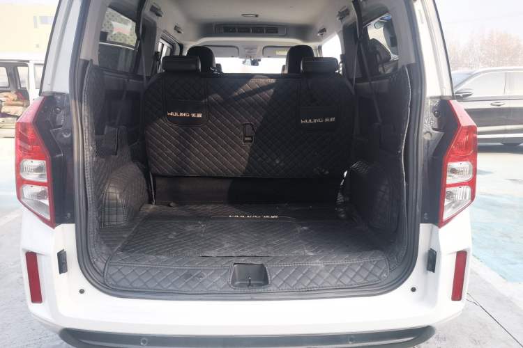 Used Wuling Zhengcheng 2021 1.5T Manual Luxury Version Trunk