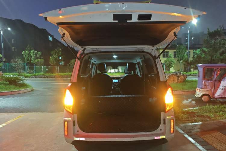 Used Wuling Zhengcheng 2021 1.5T Manual Luxury Version Trunk