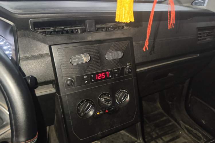 Used Wuling Zhengcheng 2022 2.0L Manual Entrepreneurial Version Audio And AC Panel