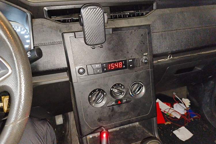 Used Wuling Zhengcheng 2022 2.0L Manual Entrepreneurial Version Audio And AC Panel