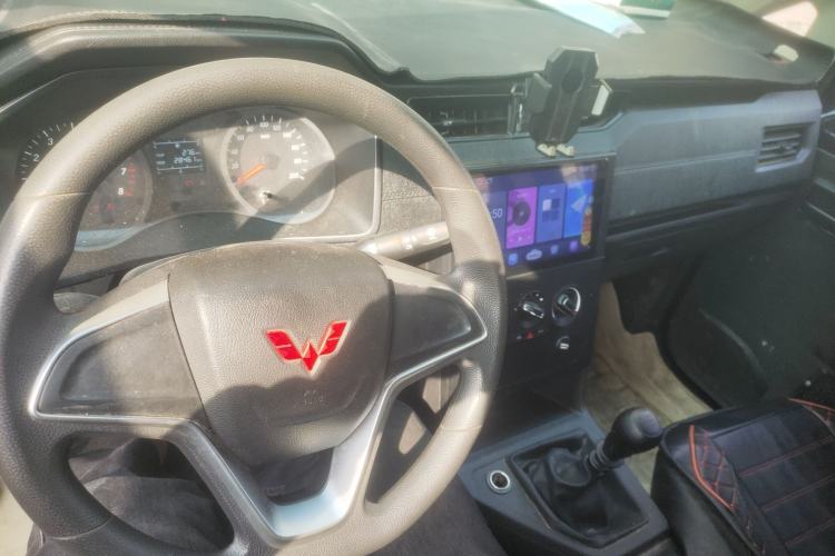 Used Wuling Zhengcheng 2022 2.0L Manual Entrepreneurial Version Center Console