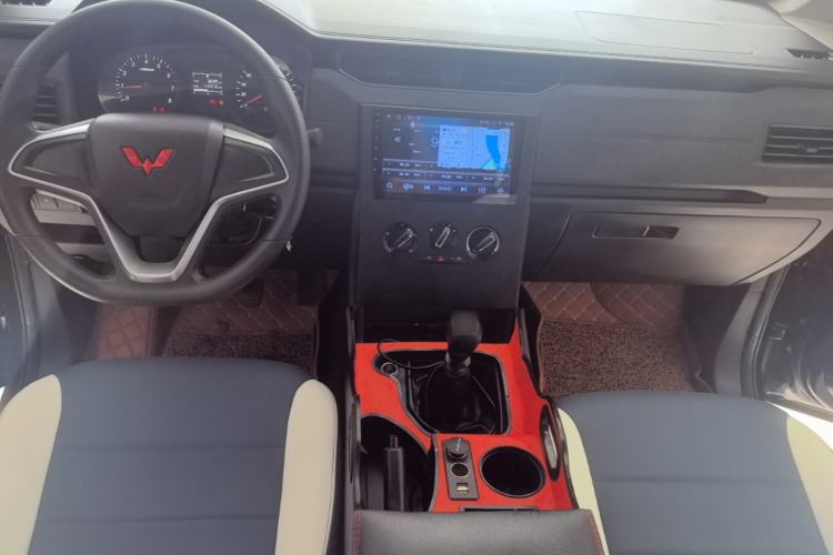 Used Wuling Zhengcheng 2022 2.0L Manual Entrepreneurial Version Center Console