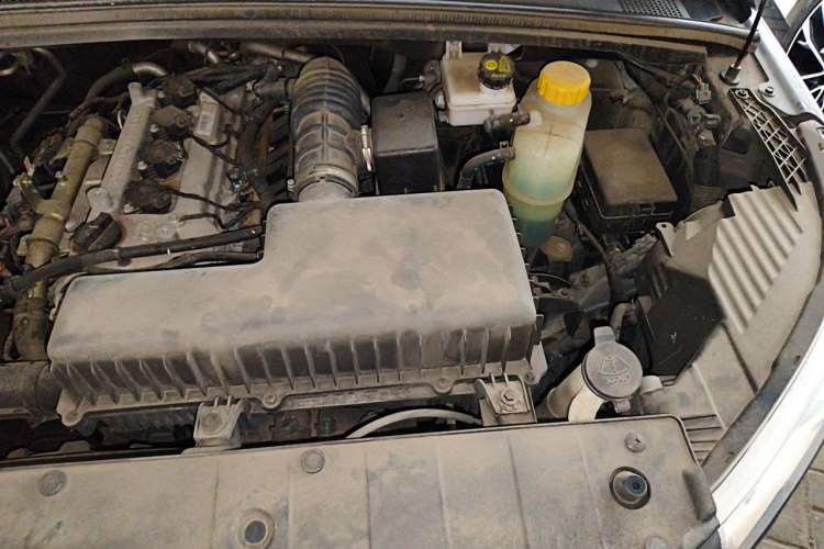 Used Wuling Zhengcheng 2022 2.0L Manual Entrepreneurial Version Engine Bay Left