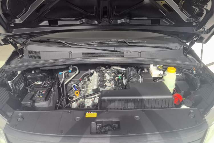 Used Wuling Zhengcheng 2022 2.0L Manual Entrepreneurial Version Engine Bay