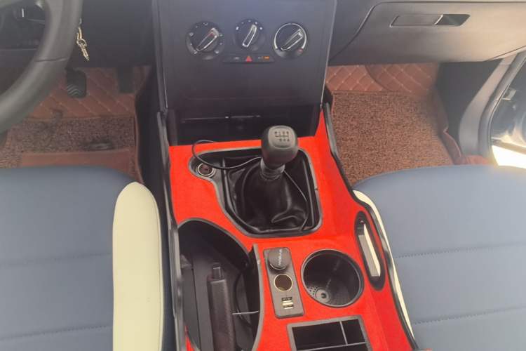 Used Wuling Zhengcheng 2022 2.0L Manual Entrepreneurial Version Gear Lever