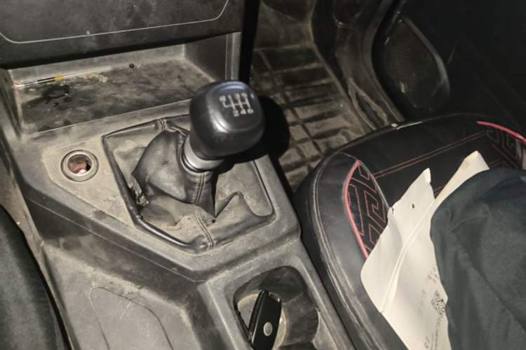 Used Wuling Zhengcheng 2022 2.0L Manual Entrepreneurial Version Gear Lever