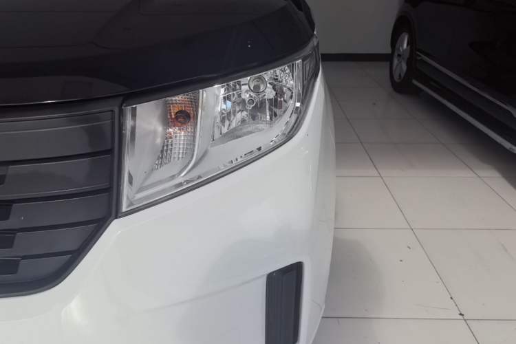 Used Wuling Zhengcheng 2022 2.0L Manual Entrepreneurial Version Left Front Headlight