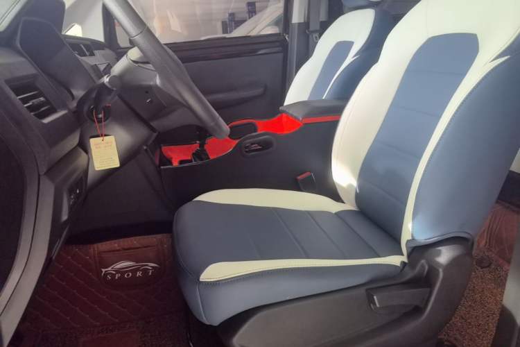 Used Wuling Zhengcheng 2022 2.0L Manual Entrepreneurial Version Left Front Seat