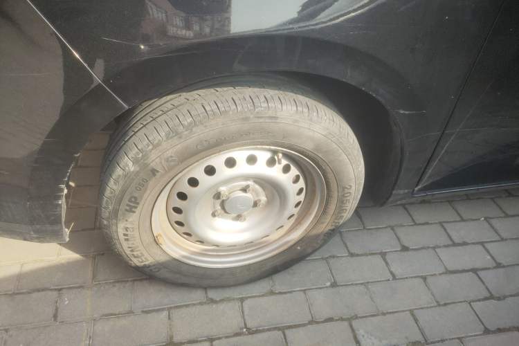 Used Wuling Zhengcheng 2022 2.0L Manual Entrepreneurial Version Left Front Wheel Hub