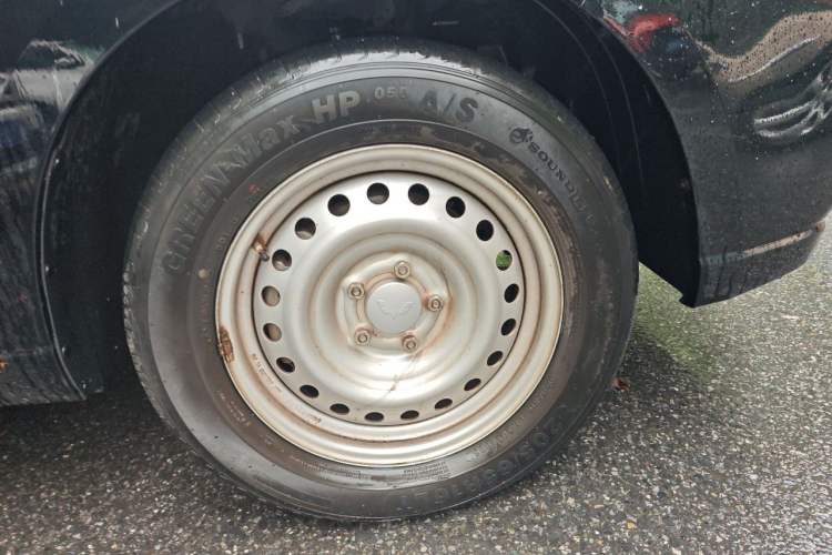 Used Wuling Zhengcheng 2022 2.0L Manual Entrepreneurial Version Right Front Wheel Hub