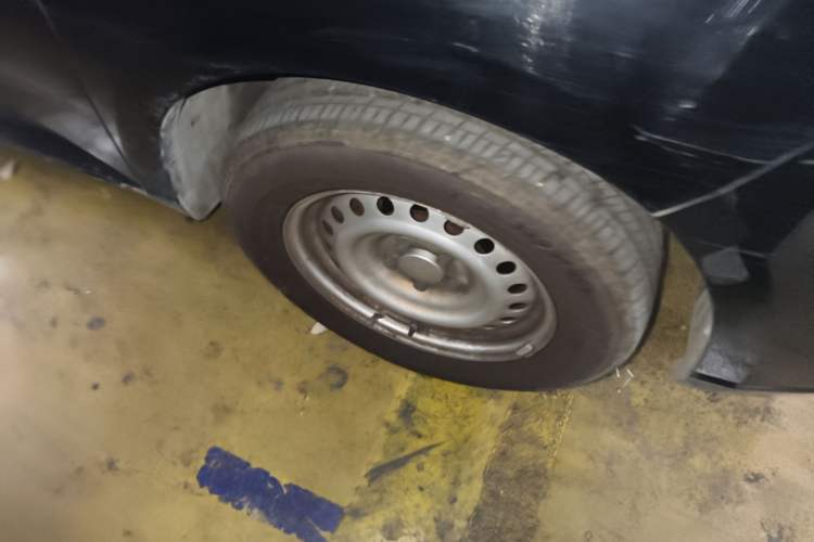 Used Wuling Zhengcheng 2022 2.0L Manual Entrepreneurial Version Right Front Wheel Hub