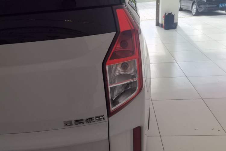 Used Wuling Zhengcheng 2022 2.0L Manual Entrepreneurial Version Right Rear Taillight