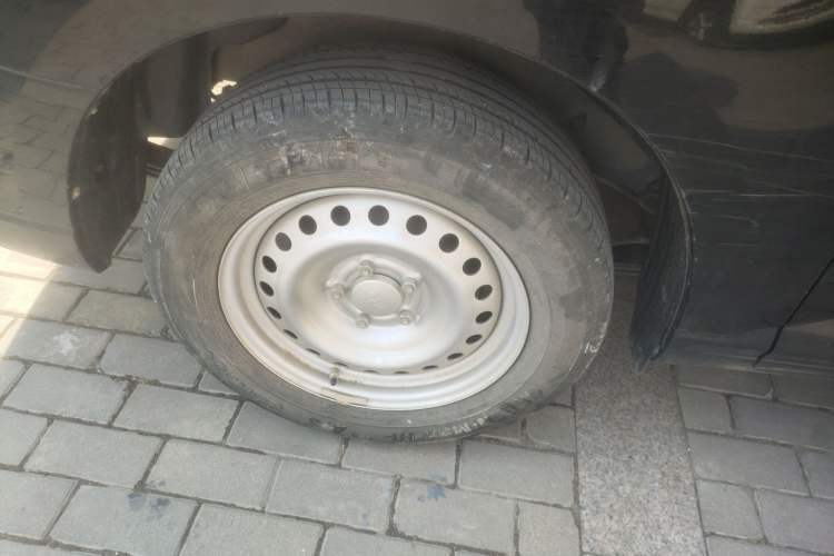 Used Wuling Zhengcheng 2022 2.0L Manual Entrepreneurial Version Right Rear Wheel Hub