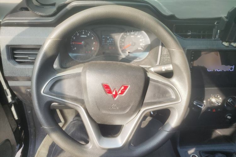 Used Wuling Zhengcheng 2022 2.0L Manual Entrepreneurial Version Steering Wheel