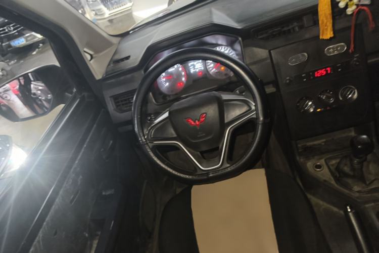Used Wuling Zhengcheng 2022 2.0L Manual Entrepreneurial Version Steering Wheel