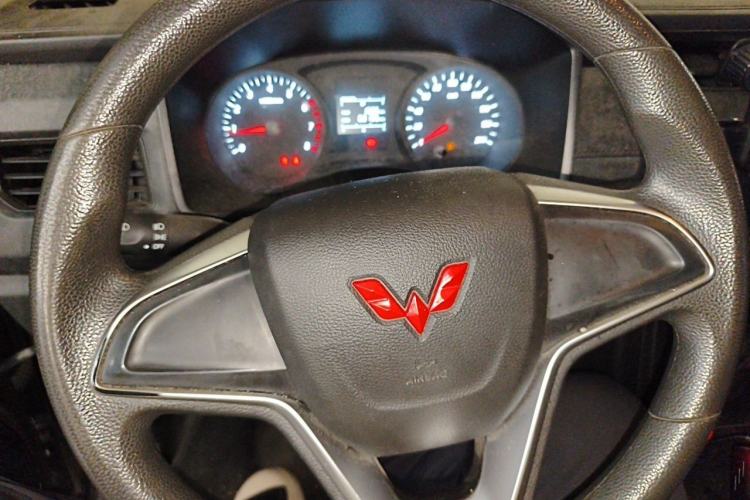 Used Wuling Zhengcheng 2022 2.0L Manual Entrepreneurial Version Steering Wheel