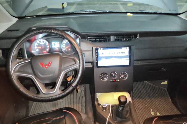 Used Wuling Zhengcheng 2022 2.0L Manual Entrepreneurial Version Center Console