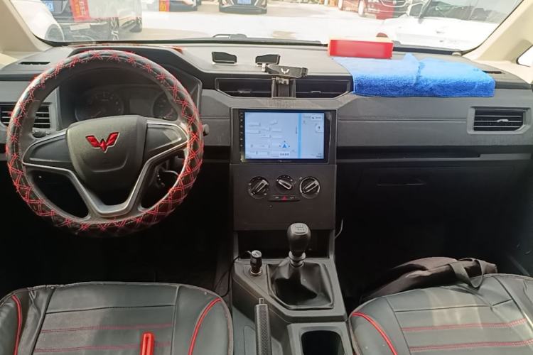 Used Wuling Zhengcheng 2022 2.0L Manual Entrepreneurial Version Center Console