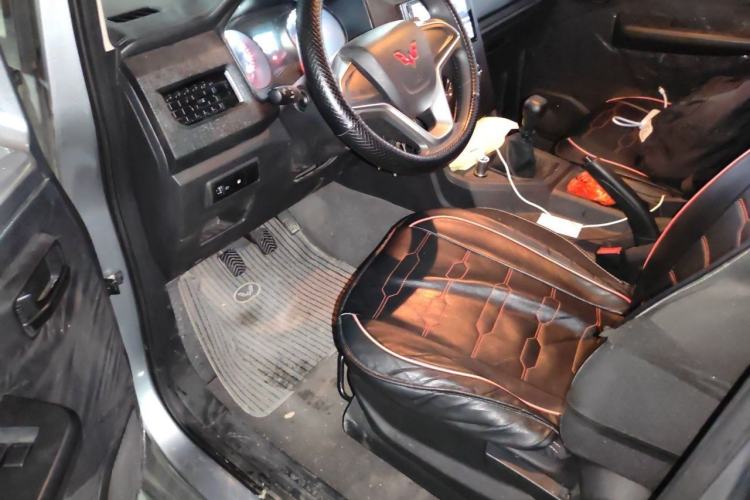 Used Wuling Zhengcheng 2022 2.0L Manual Entrepreneurial Version Driver Seat