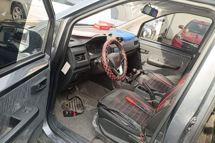 Used Wuling Zhengcheng 2022 2.0L Manual Entrepreneurial Version Driver Seat