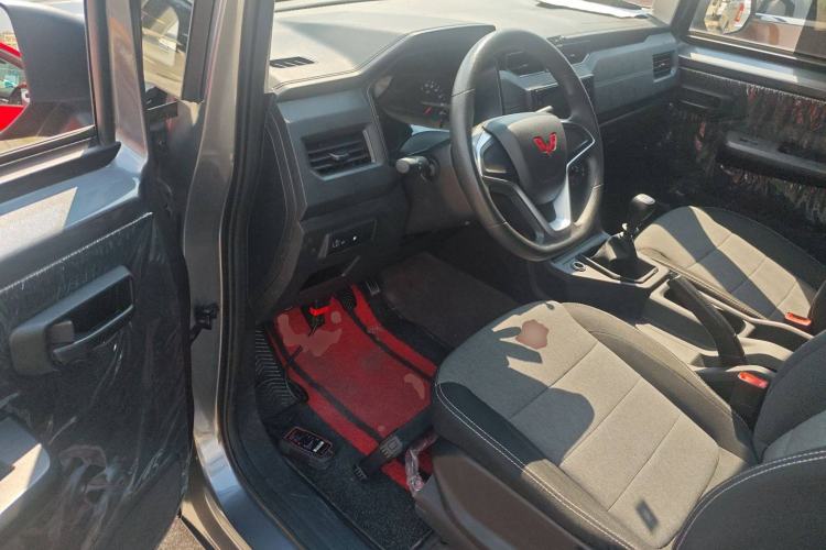 Used Wuling Zhengcheng 2022 2.0L Manual Entrepreneurial Version Driver Seat
